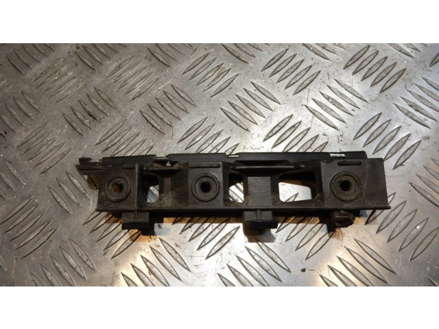 Передний держатель бампера