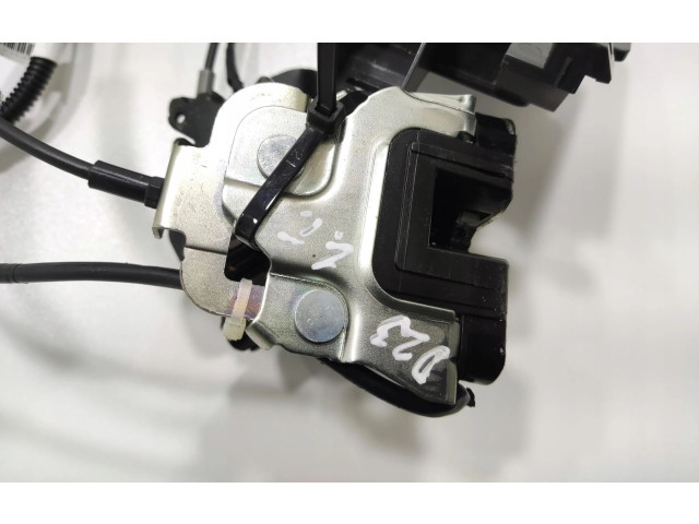 Zámek zadních dveří Nissan Navara D23 2020