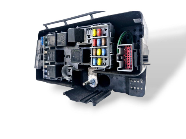 Блок предохранителей  30728132   Volvo S80    