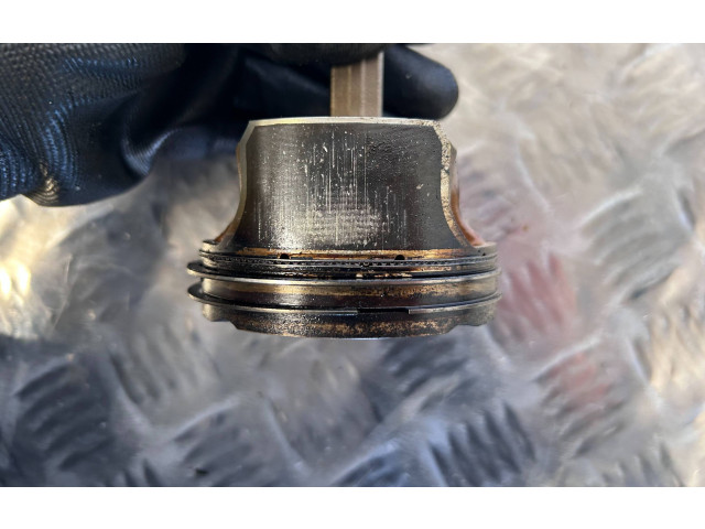 Поршень 326368 Maserati Levante