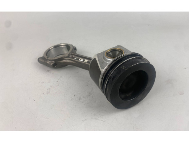 Поршень с шатуном    04LA, 011A   Volkswagen Golf VII