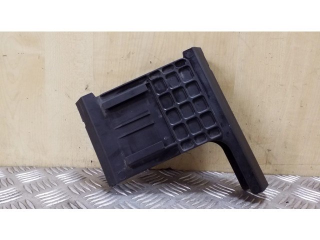 Другая деталь отсека двигателя