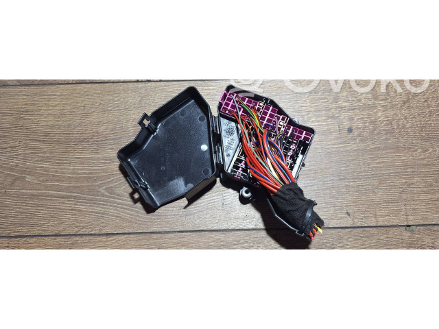 Блок предохранителей  8d1941824   Audi A6 S6 C6 4F    