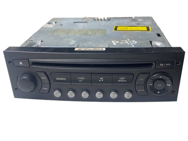 Радио/ проигрыватель CD/DVD / навигация