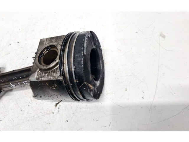 Поршень с шатуном Nissan Almera N16