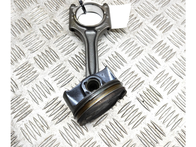 Поршень 32213692, 31401957 Volvo XC40