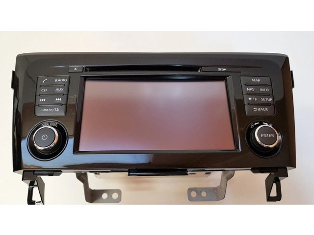 Радио/ проигрыватель CD/DVD / навигация