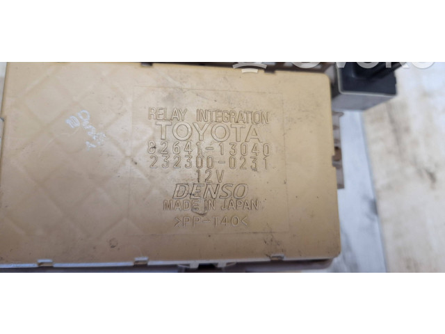 Блок предохранителей 8264113040, 2323000231 Toyota Corolla Verso E121