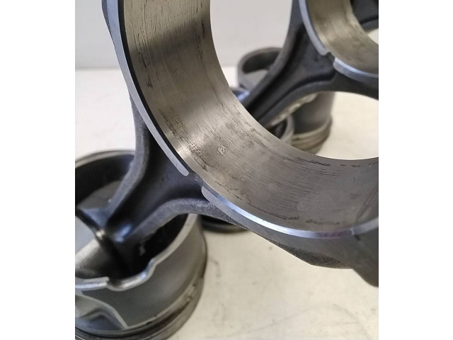 Поршень с шатуном Mitsubishi L200