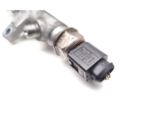 Топливная рампа 03L130089 Audi A3 S3 8P для двигателя CBBB