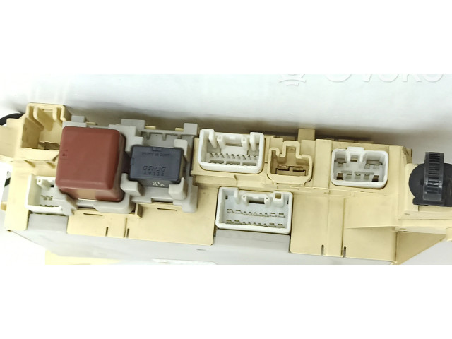 Блок предохранителей 8273050080, 0J220052 Lexus LS 430