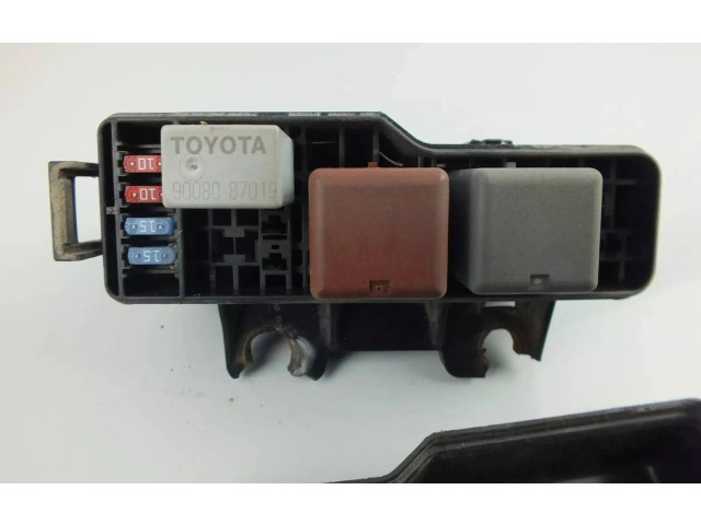 Блок предохранителей 8386P1 Toyota Corolla Verso AR10