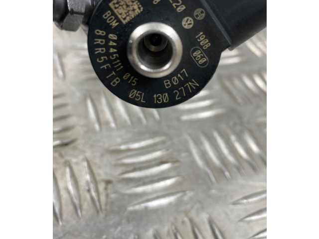 Форсунка 05L130277N    Audi A6 S6 C4 4A   