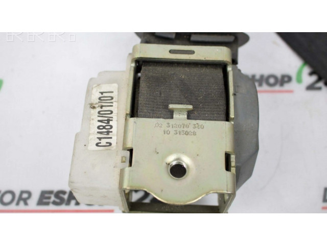 Задний ремень безопасности