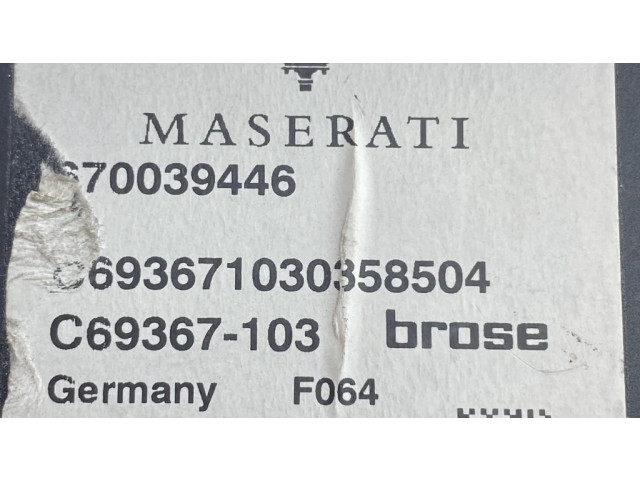 Механизм фиксации задней двери