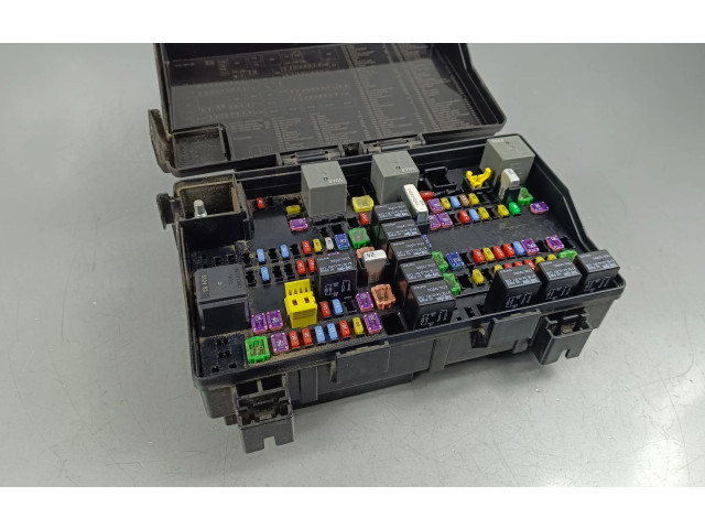 Блок предохранителей  P68253442AB   Jeep Grand Cherokee    