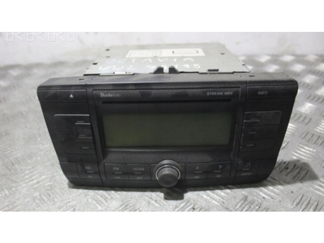 Радио/ проигрыватель CD/DVD / навигация