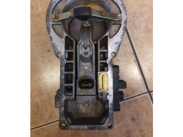 Vstřikovací lišta 0438121087, 048133353 Audi 80 90 B3 AAD