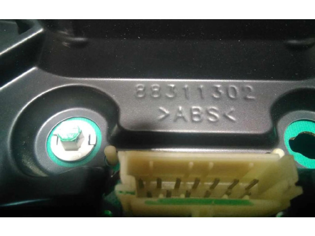 Панель приборов 88311302   Opel Tigra A       