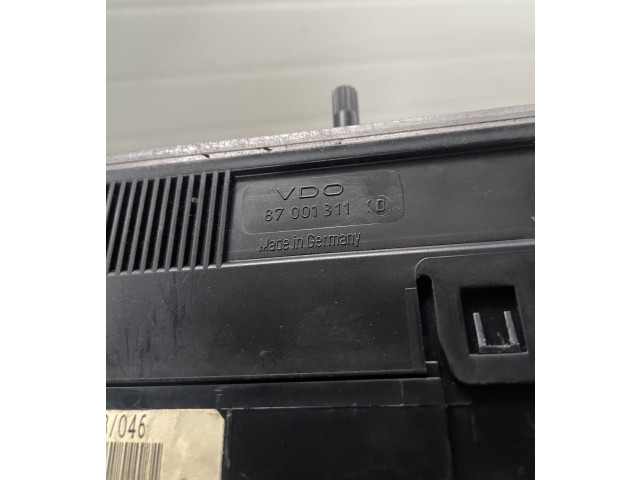 Přístrojová deska  Mercedes-Benz C W202 1997 87001311, 110008558  