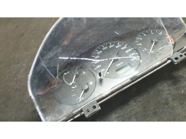 Панель приборов GE6WD   Mazda 626       