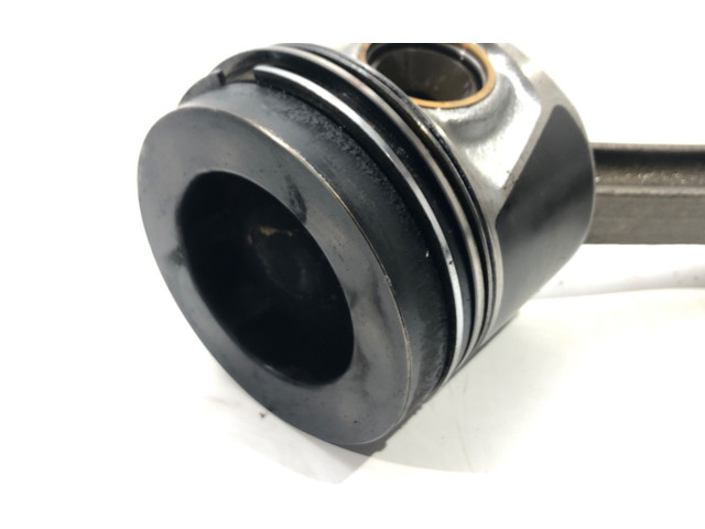  Поршень с шатуном  CBA  Volkswagen PASSAT CC  