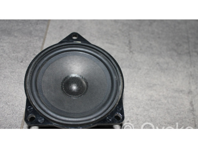 Громкоговоритель (громкоговорители) в передних дверях