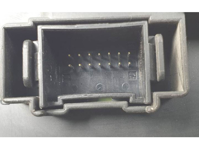 Блок предохранителей 30728512   Volvo XC90    