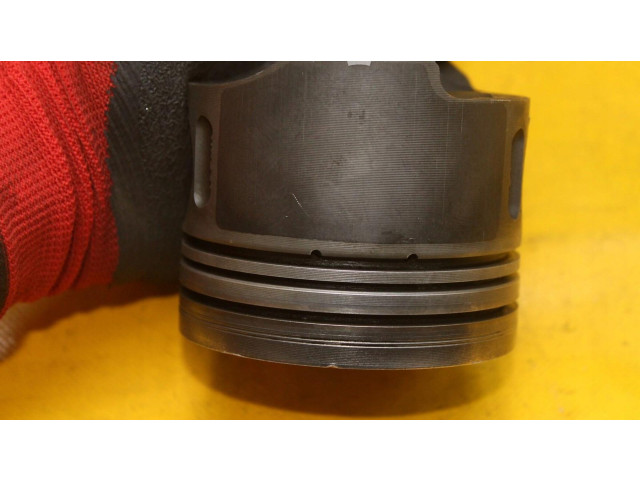 Píst Mercedes-Benz E W211