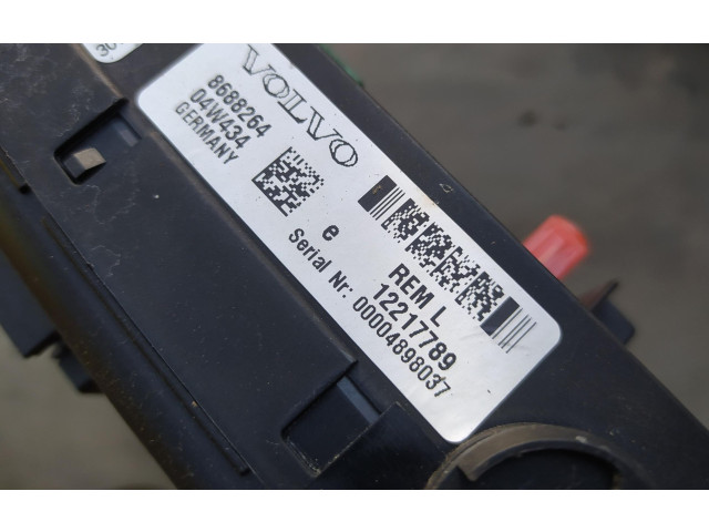 Блок предохранителей 8688264 Volvo S60