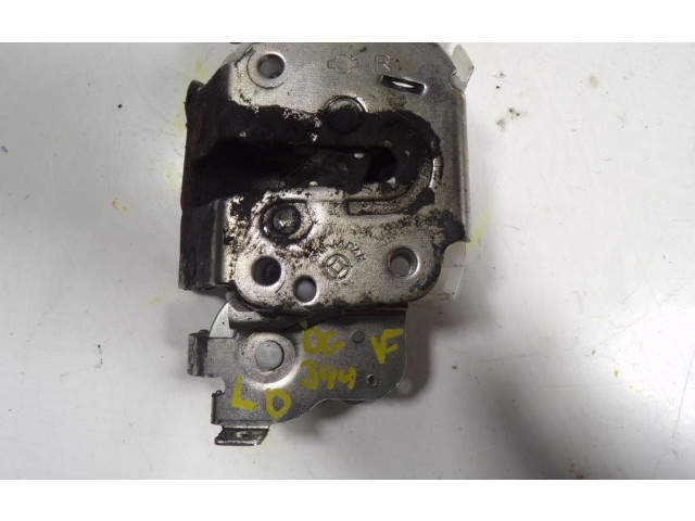 Zámek zadních dveří 825027108R Dacia Dokker 2015