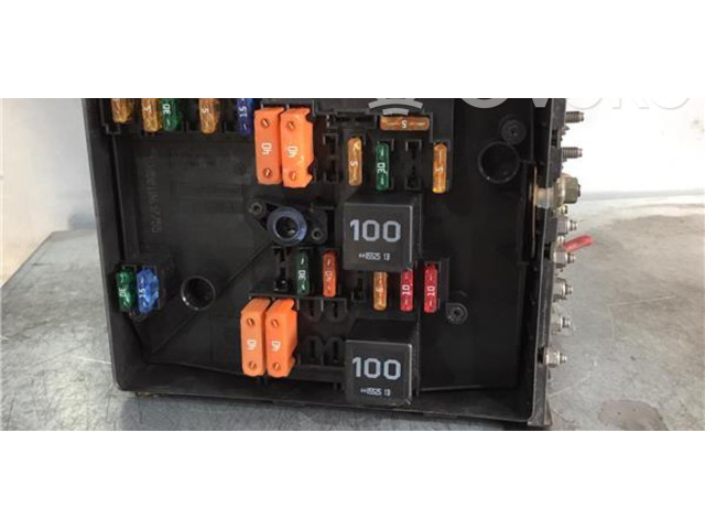 Блок предохранителей 1K0937125, 017183071 Volkswagen Caddy