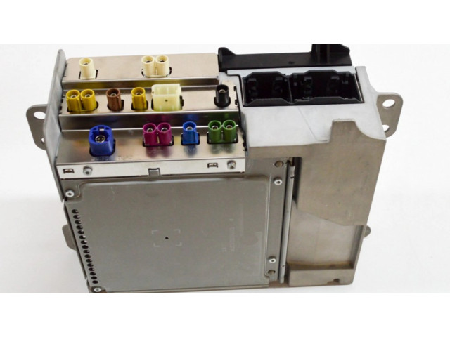 Радио/ проигрыватель CD/DVD / навигация