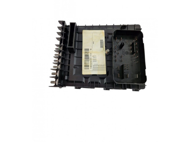 Блок предохранителей 2K0937808A, 01718130   Volkswagen Caddy    