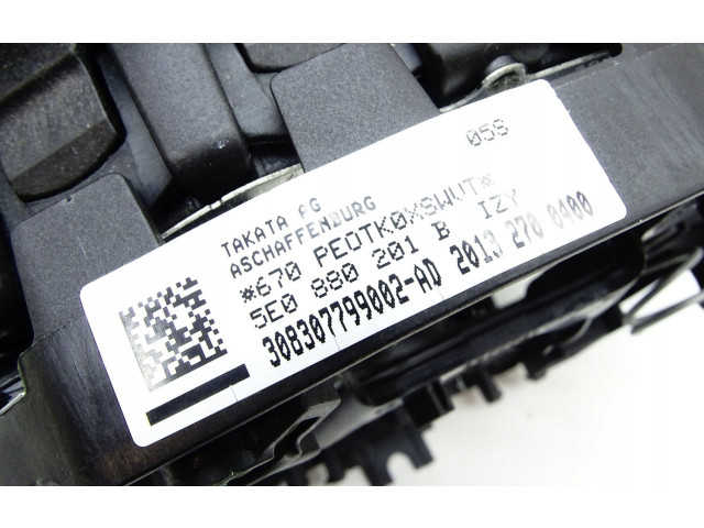 Подушка безопасности водителя 5E0880201B   Skoda Octavia Mk3 (5E)