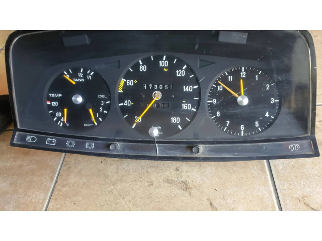 Панель приборов 87001050   Mercedes-Benz W123       