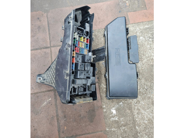 Блок предохранителей  9494210   Volvo V70    