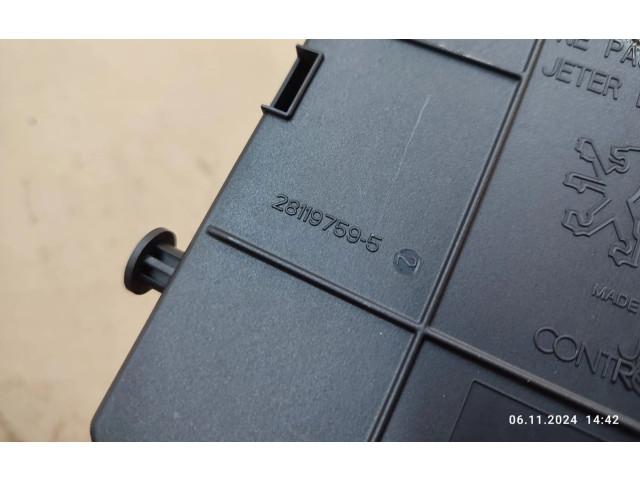 Pojistková skříňka 28119759 Peugeot 5008 2011