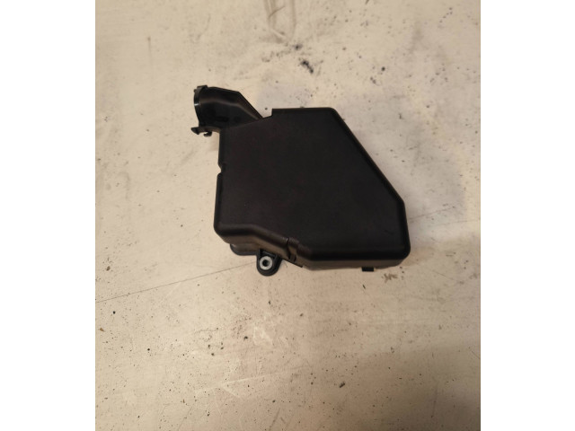 Блок предохранителей 8D1941824 Skoda Octavia Mk1 (1U)