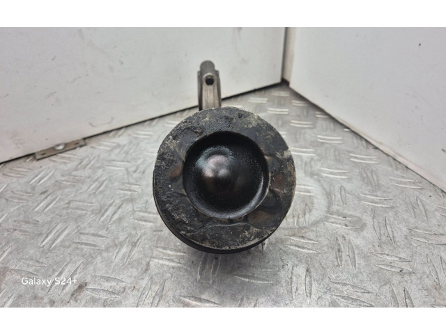 Поршень с шатуном 82L175 Volvo V60