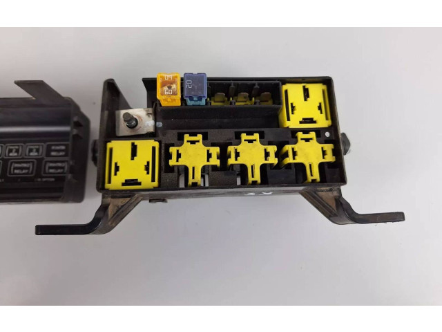 Pojistková skříňka 0K53A67BX1 KIA Carnival 2005