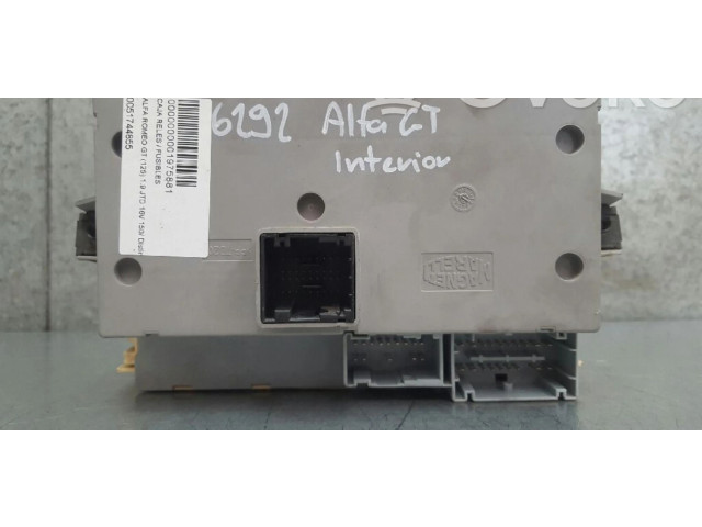 Блок предохранителей 50506304   Alfa Romeo GT    