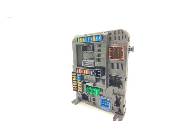 Блок предохранителей 9819850080, E1172508 Peugeot 2008 I