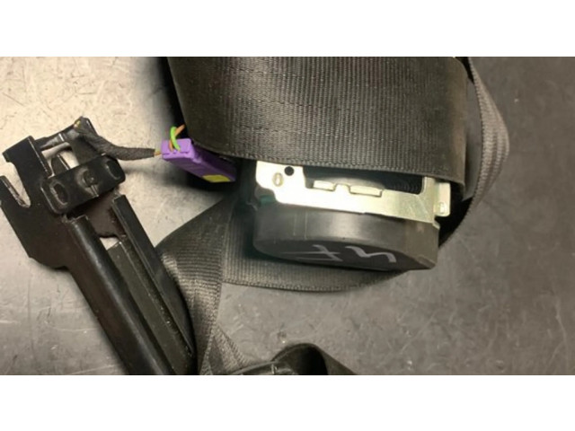 Передний ремень безопасности