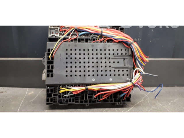 Блок предохранителей  9162316   Volvo S80    