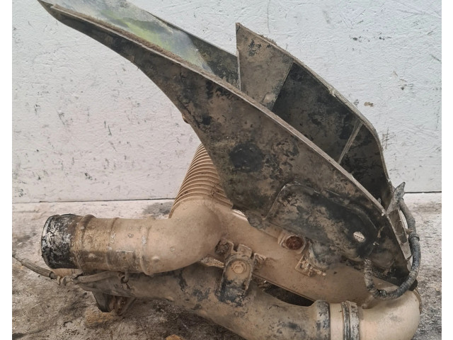 Интеркулер     Toyota Avensis Verso 2.0