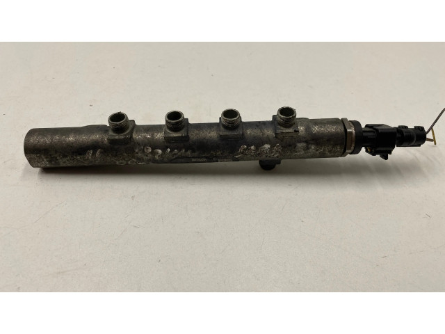 Топливная рампа 55213269, 012426 Saab 9-3 Ver2 1.9