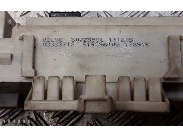Pojistková skříňka 30728906, 519096408 Volvo S40 2005