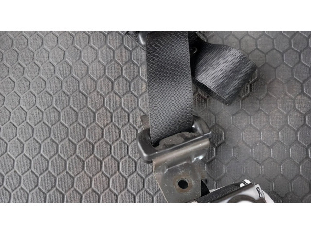 Задний ремень безопасности