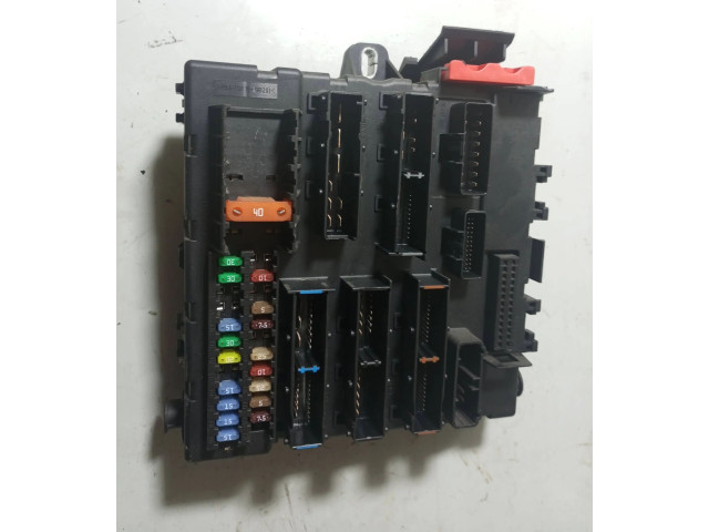 Pojistková skříňka 13205777, 03005862 Opel Vectra C 2008